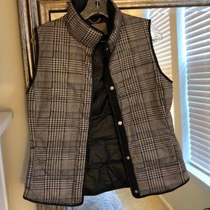 Banana republic black white vest XS